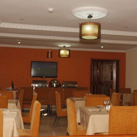Crown Cottage Hotel Ikeja Exterior foto